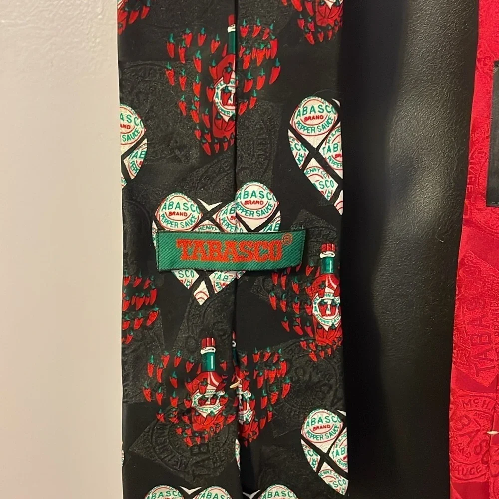 Tabasco Belk Heart Valentine’s Hot Pepper Black Red Necktie Tie Silk